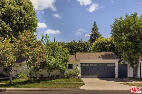 $1,995,000 | 4600 Varna Avenue, Sherman Oaks, CA 91423