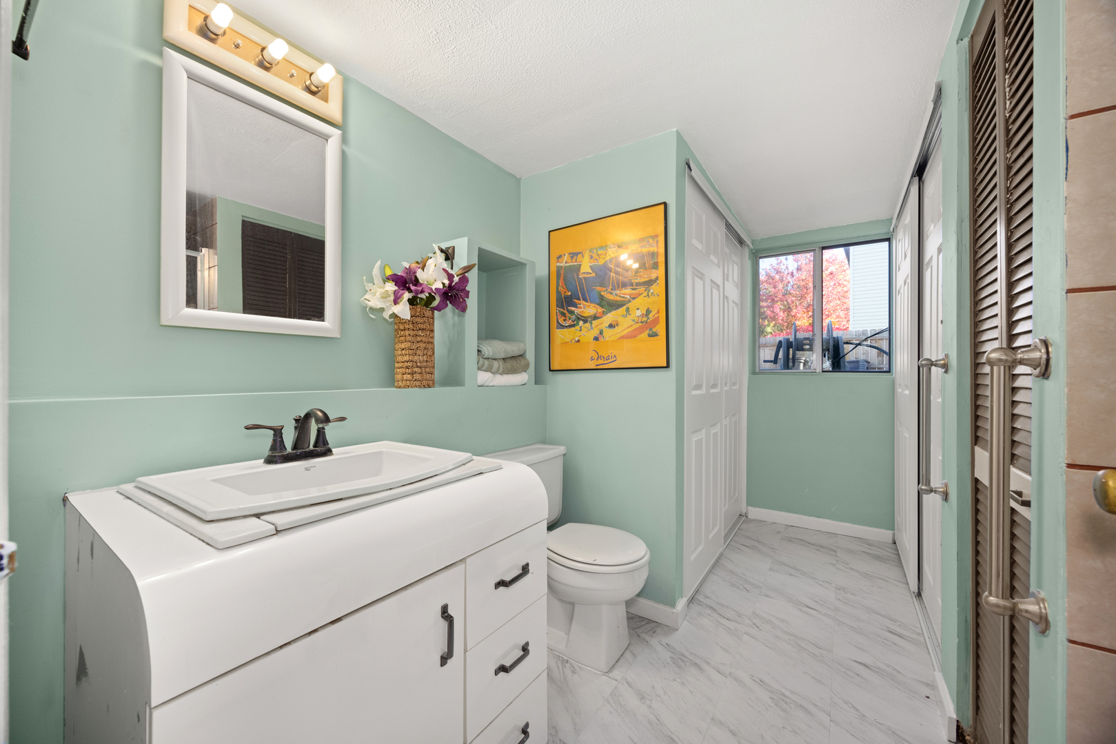 1256 Concord Drive Elgin, IL 60120 - Photo 12 of 22 a bathroom with a sink mirror and toilet