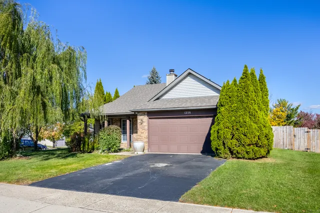 $299,900 | 1256 Concord Drive, Elgin, IL 60120