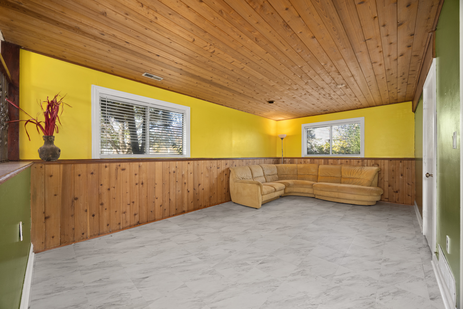 1256 Concord Drive Elgin, IL 60120 - Photo 10 of 22 a view of an empty room with windows