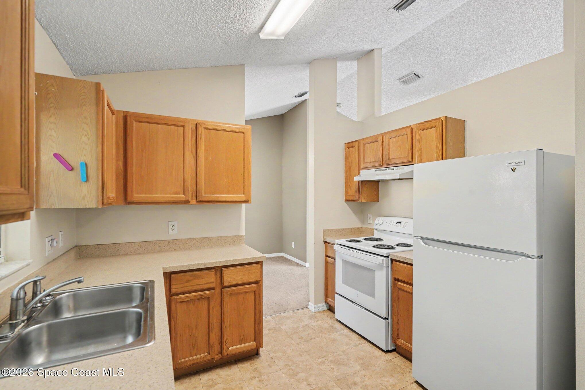 1154 Ida Way Melbourne, FL 32940 - Photo 10 of 27 Kitchen