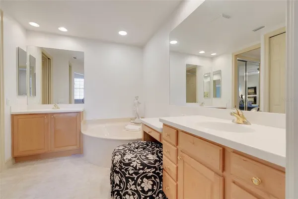 $359,999 | 26206 Avenida Las Colinas, Unit 4A, Howey-in-the-Hills, FL 34737