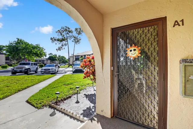 $1,650 | 426 Pine Glen Lane, Unit A1, Greenacres, FL 33463
