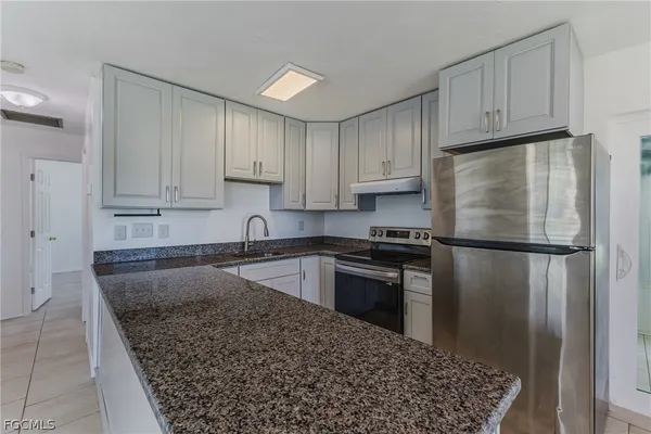 $1,900 | 16599 Davis Road, Fort Myers, FL 33908