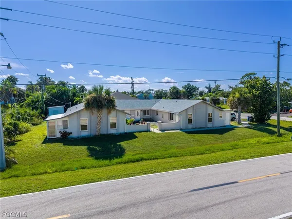 $1,900 | 16599 Davis Road, Fort Myers, FL 33908