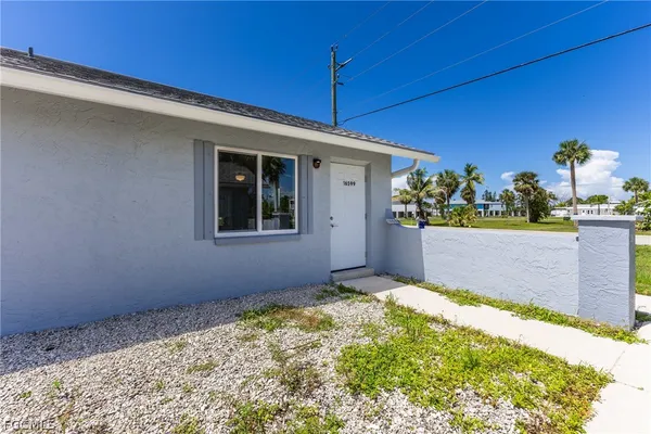 $1,900 | 16599 Davis Road, Fort Myers, FL 33908