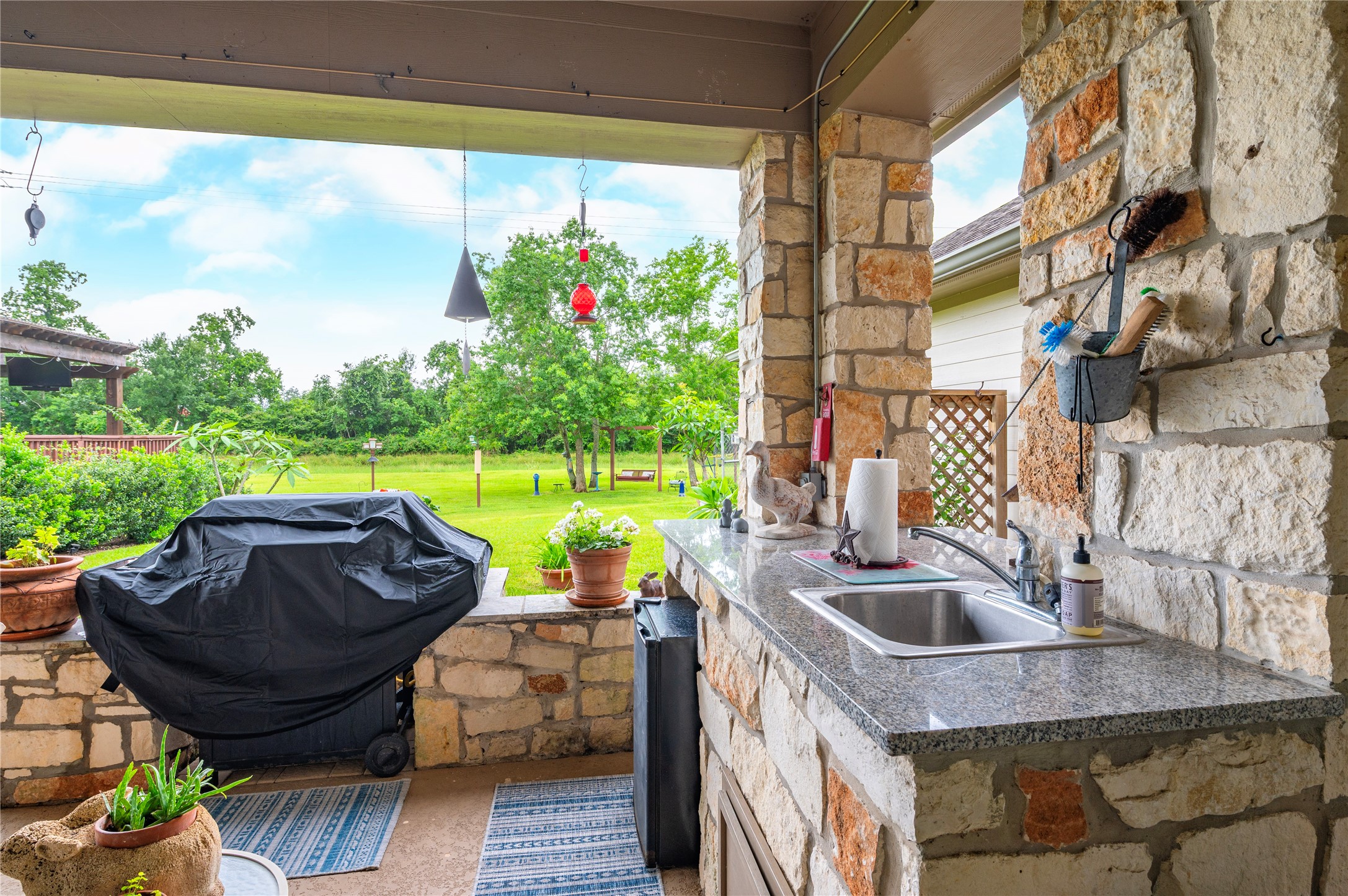 17126 Hamill Drive Rosharon, TX 77583 - Photo 33 of 50 Outdoor kitchen area with space for grill.