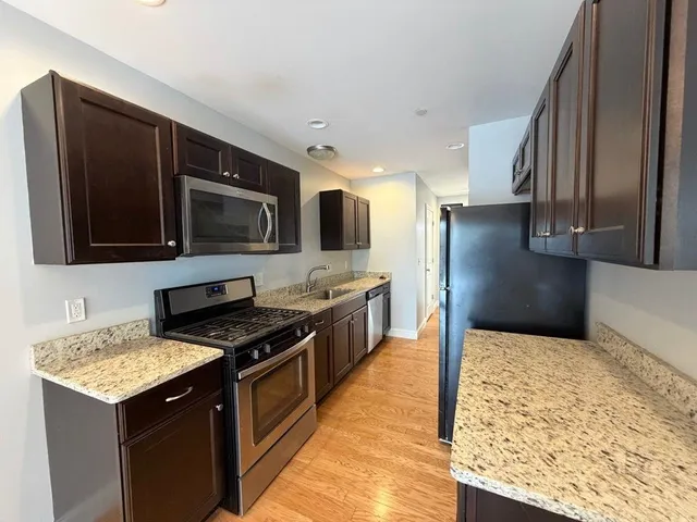 $2,800 | 75 Deerwood Drive, Unit E, Nashua, NH 03063