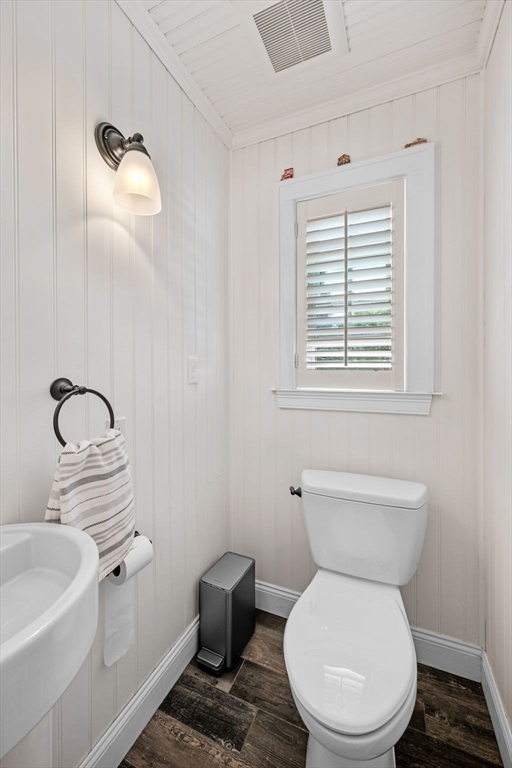 18 Pickwick Road Marblehead, MA 01945 - Photo 11 of 30