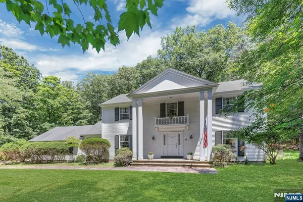 $1,699,000 | 621 Winding Hollow Drive, Franklin Lakes, NJ 07417