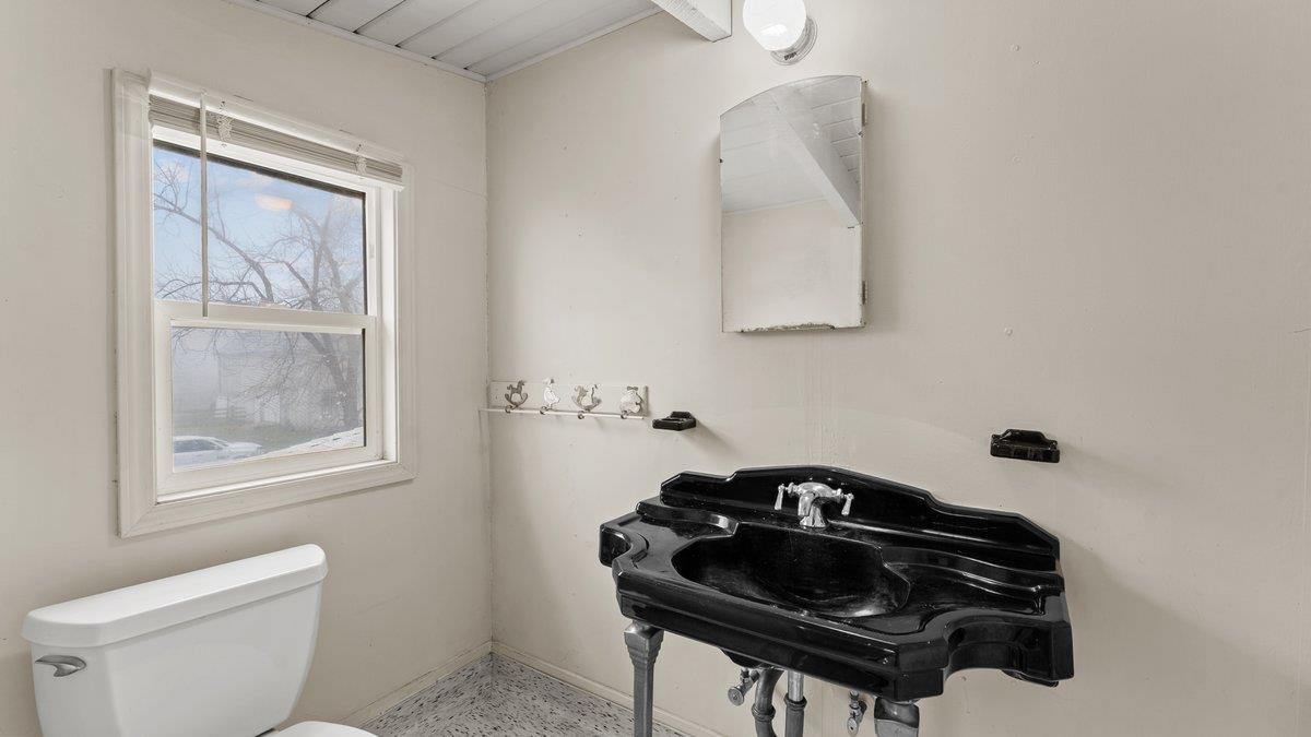 1785 Palermo Road Palermo, CA 95968 - Photo 16 of 24 Primary 1/2 Bath