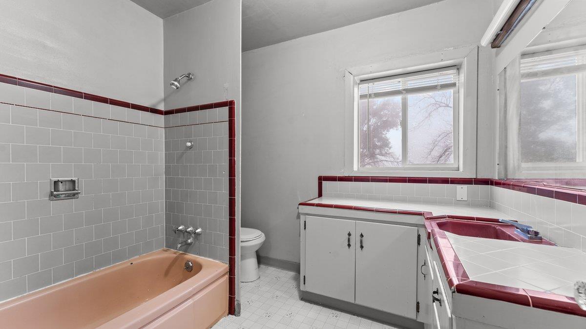 1785 Palermo Road Palermo, CA 95968 - Photo 17 of 24 Upstairs 'Hall' Bath