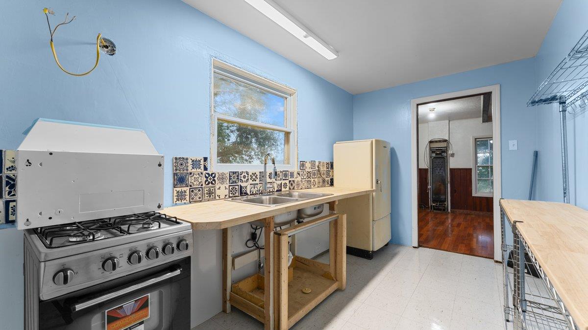 1785 Palermo Road Palermo, CA 95968 - Photo 22 of 24 Cottage Kitchen