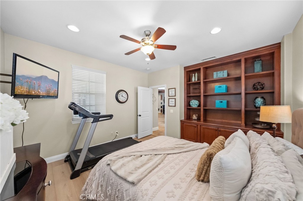 46331 Hunter Trail Temecula, CA 92592 - Photo 27 of 62 a bedroom with a bed and a cabinets