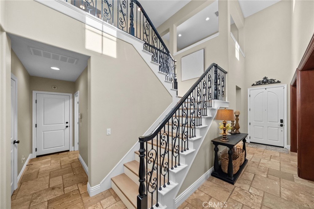 46331 Hunter Trail Temecula, CA 92592 - Photo 30 of 62 a view of entryway
