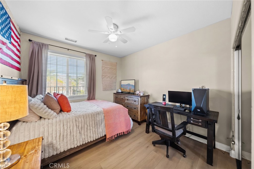 46331 Hunter Trail Temecula, CA 92592 - Photo 47 of 62 a bedroom with a bed and a window