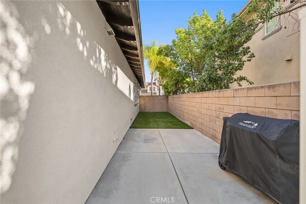 46331 Hunter Trail Temecula, CA 92592 - Photo 56 of 62 a view of a pathway both side of the house