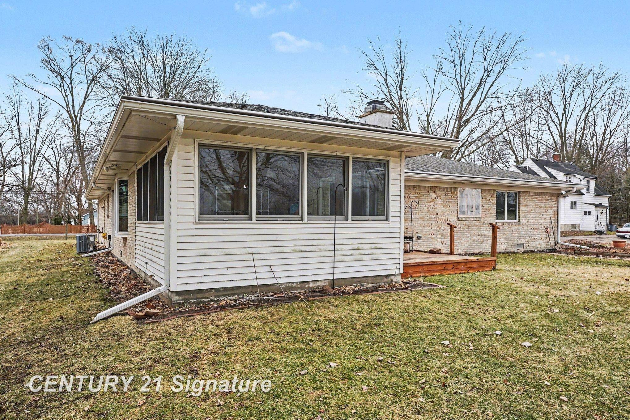 2378 Liberty Road Saginaw, MI 48604 - Photo 26 of 35 50201052-6f83e05e-8738-4113-a2e3-538badaa74e3.JPG