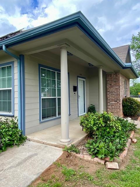1008 North 14th Street Waco, TX 76707 - Photo 5 of 35 Front patio