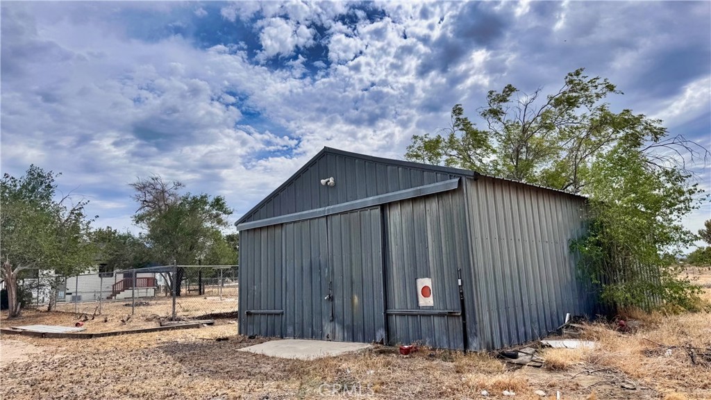 11213 Monte Vista Road Phelan, CA 92371 - Photo 10 of 39