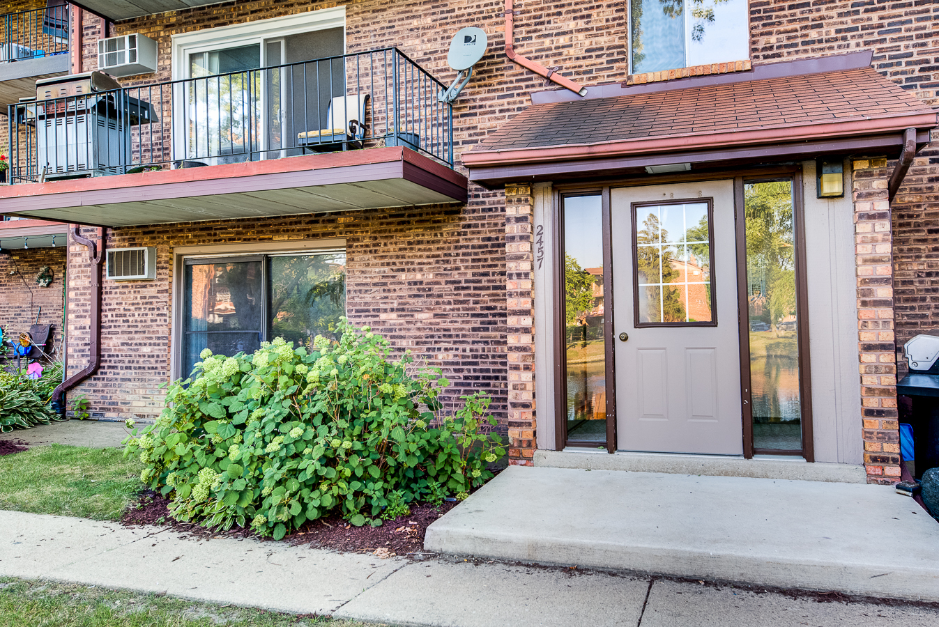 2457 Spring Street, Unit 3602 Woodridge, IL 60517 - Photo 3 of 18