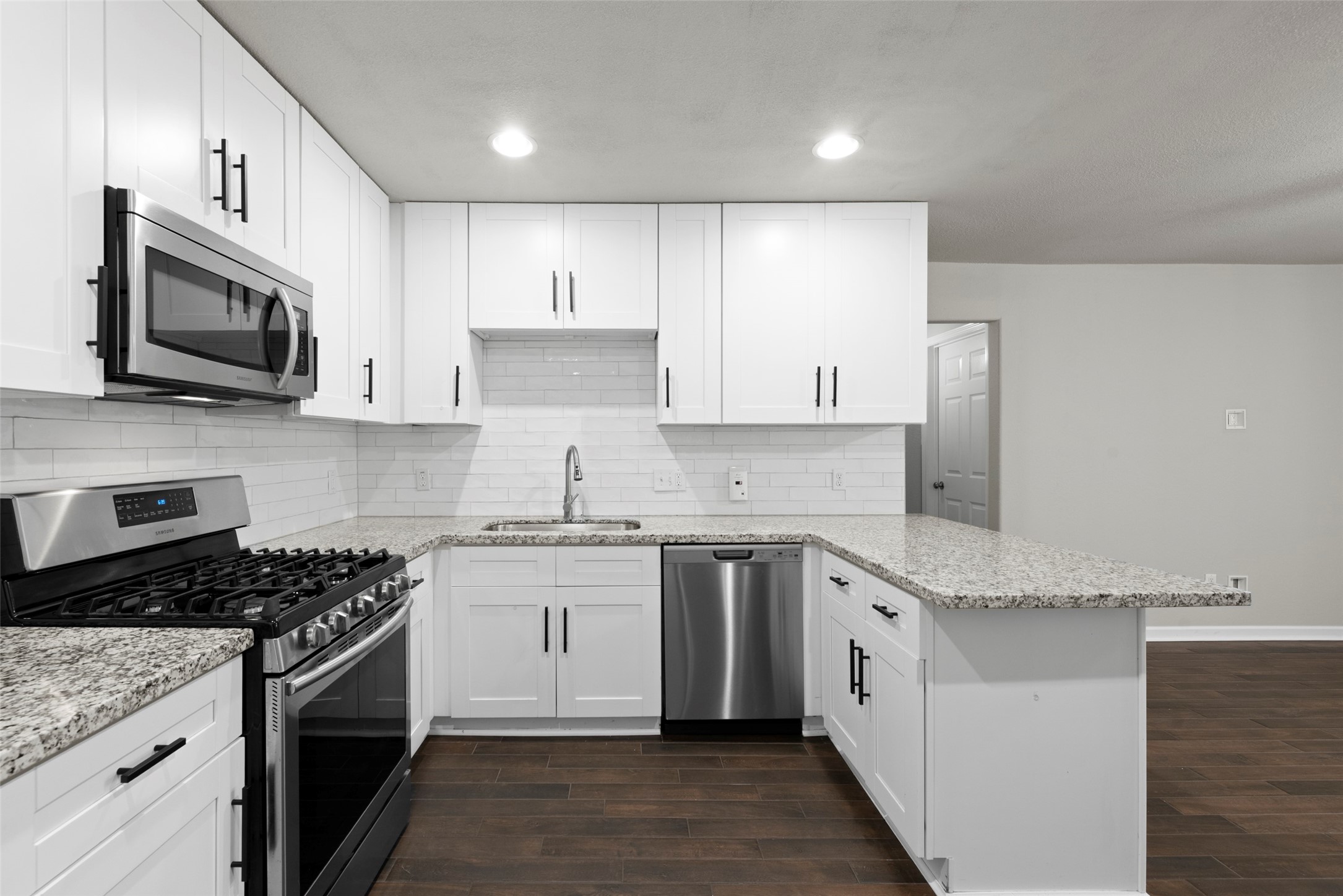 709 East 41st Street Houston, TX 77022 - Photo 11 of 25