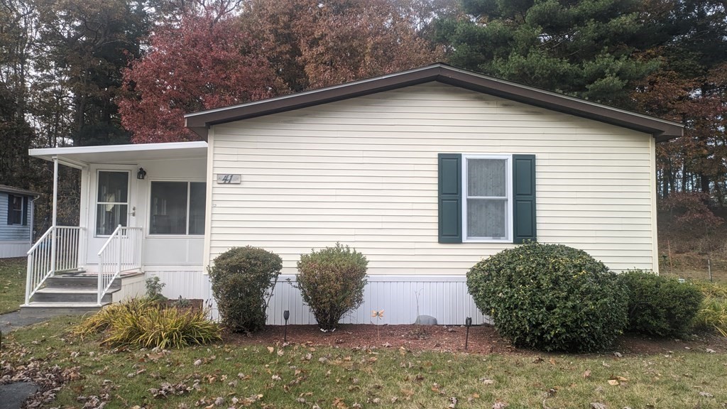 a view of a house with a yard and plants