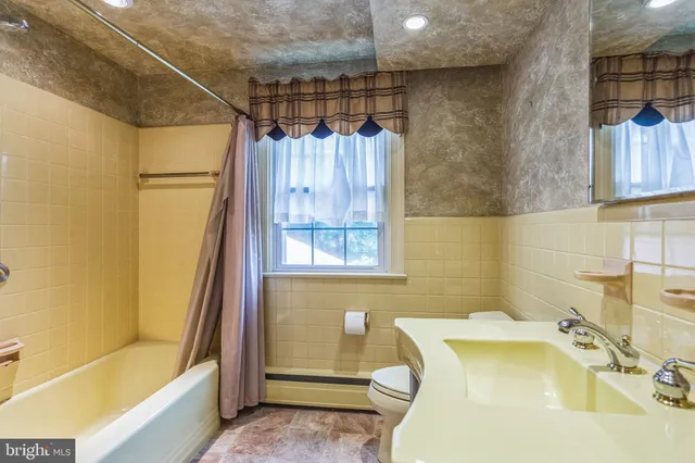 $1,350,000 | 1305 Meetinghouse Road, North Wales, PA 19454