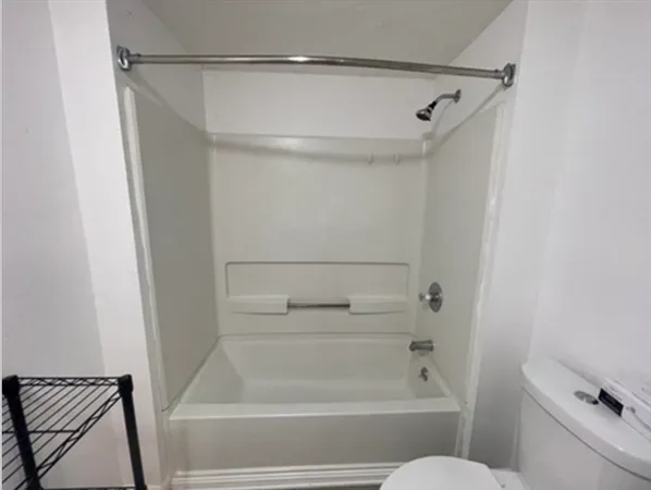 $2,600 | 9 Circuit Avenue East, Unit 2, Worcester, MA 01603