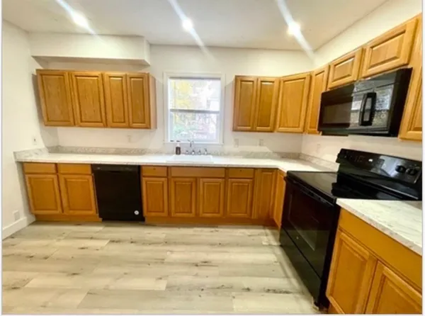 $2,600 | 9 Circuit Avenue East, Unit 2, Worcester, MA 01603