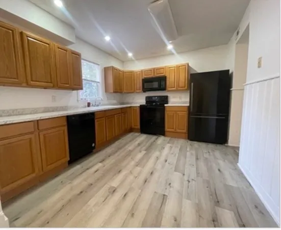 $2,600 | 9 Circuit Avenue East, Unit 2, Worcester, MA 01603