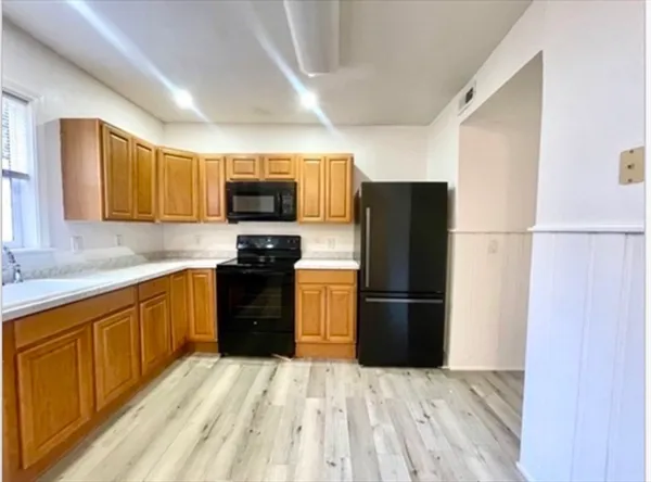 $2,600 | 9 Circuit Avenue East, Unit 2, Worcester, MA 01603