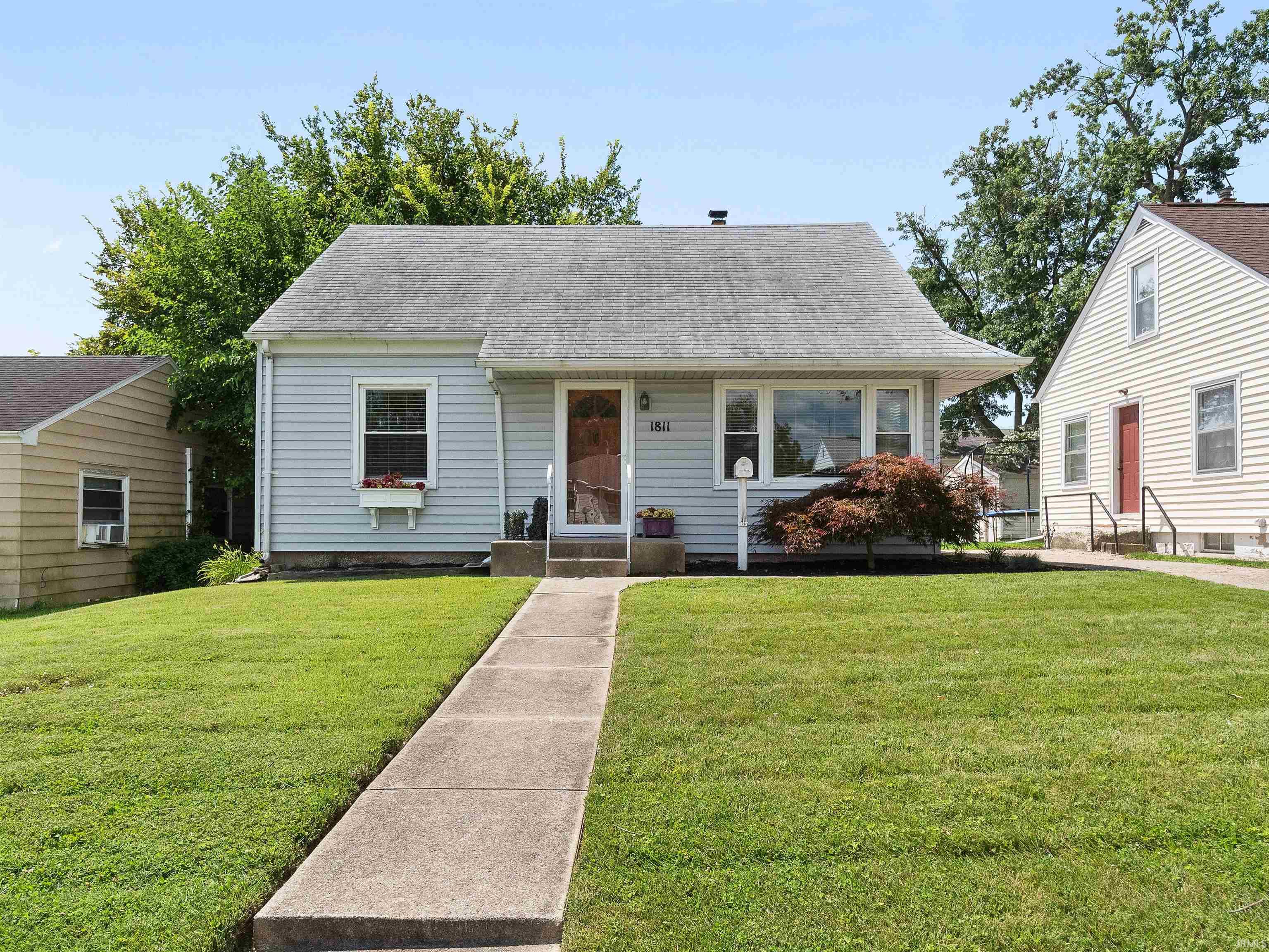 1811 Cherokee Road Fort Wayne, IN 46808 - Photo 1 of 29