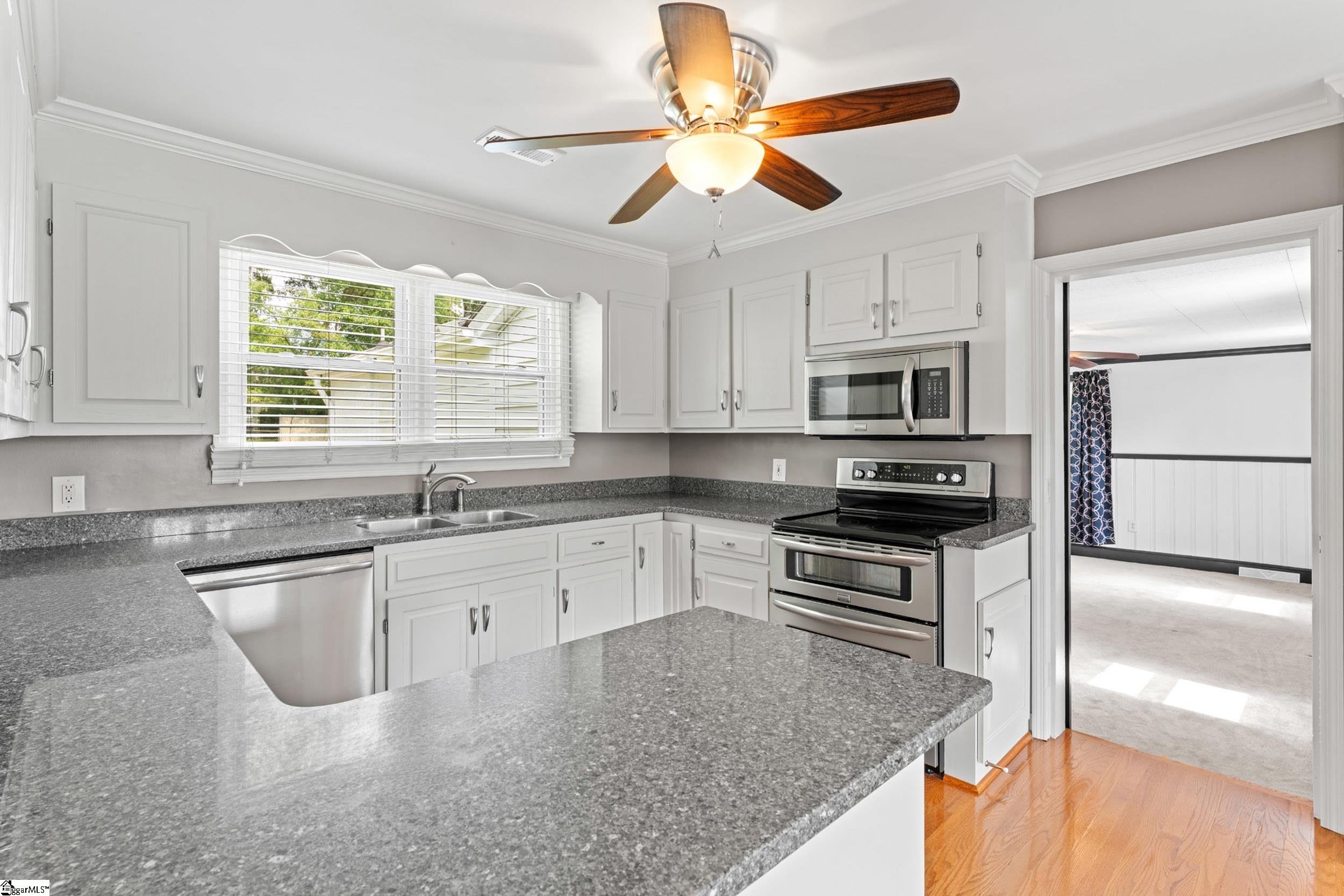 215 Legrand Boulevard Greenville, SC 29607 - Photo 11 of 39
