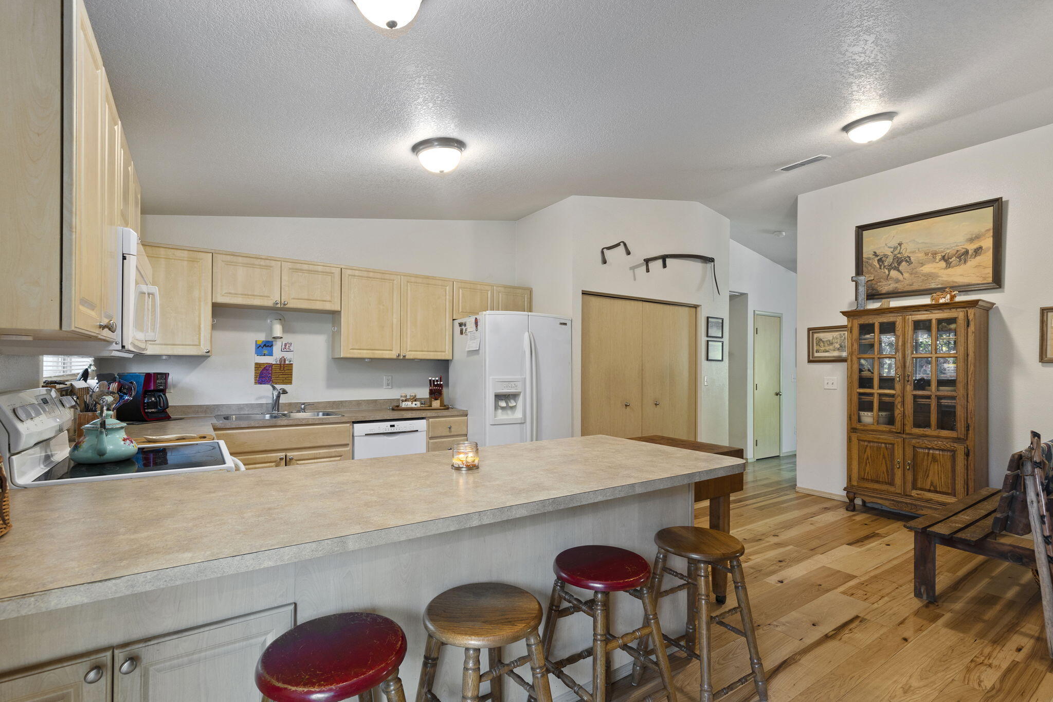 841 North Old Stage Road Cave Junction, OR 97523 - Photo 11 of 41 double doors to laundry closet