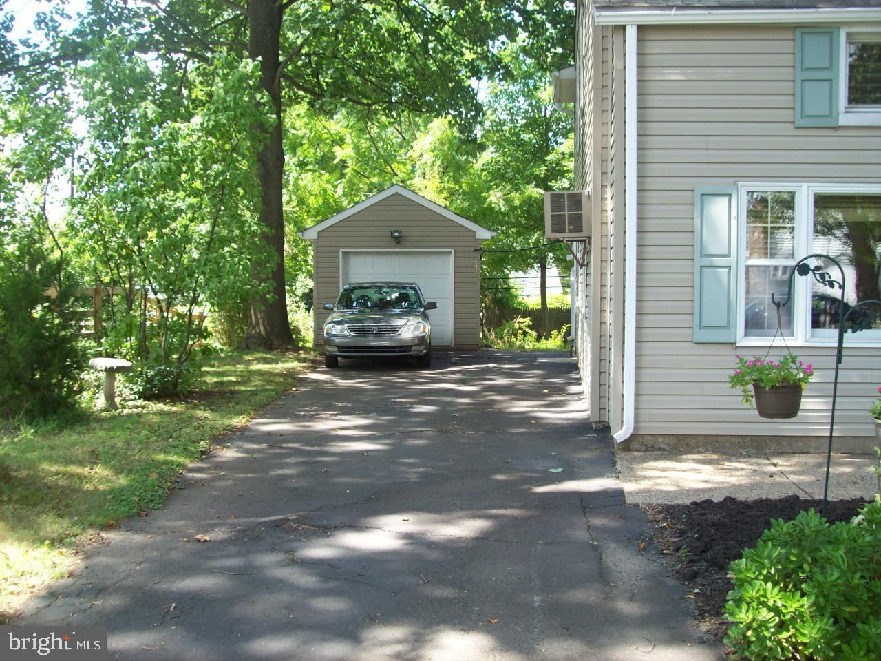 415 Manor Road Hatboro, PA 19040 - Photo 2 of 13 Gallery Image 2