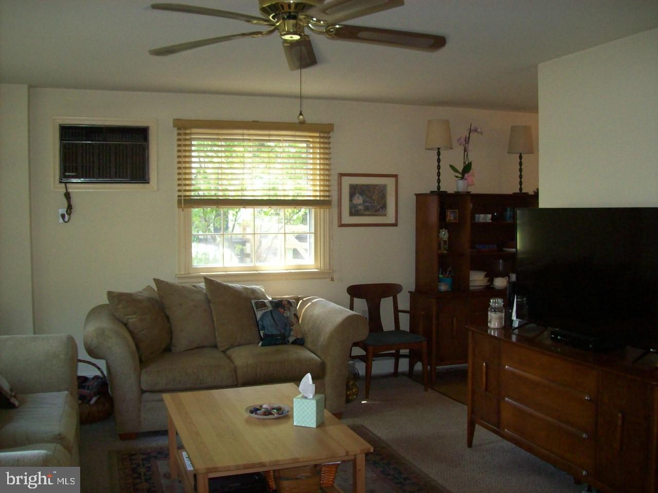 415 Manor Road Hatboro, PA 19040 - Photo 4 of 13 Living room