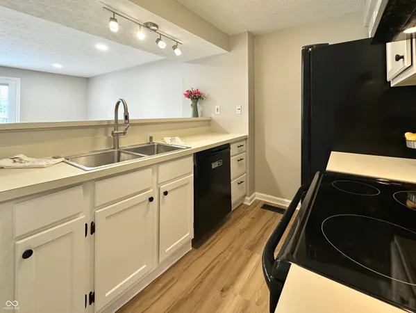$214,900 | 7975 Glen View Drive, Indianapolis, IN 46236