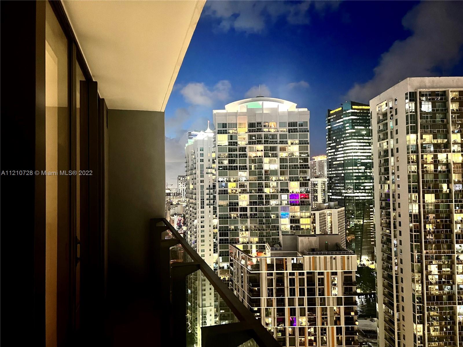 68 Southeast 6th Street, Unit 2801 Miami, FL 33131 - Photo 17 of 40 a view of entryway