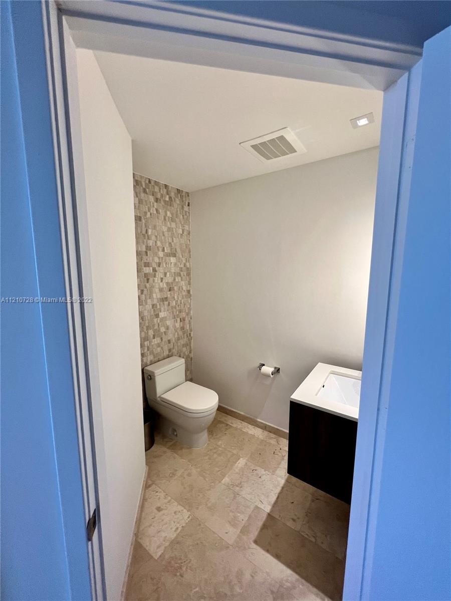 68 Southeast 6th Street, Unit 2801 Miami, FL 33131 - Photo 24 of 40 a bathroom with a toilet and a shower
