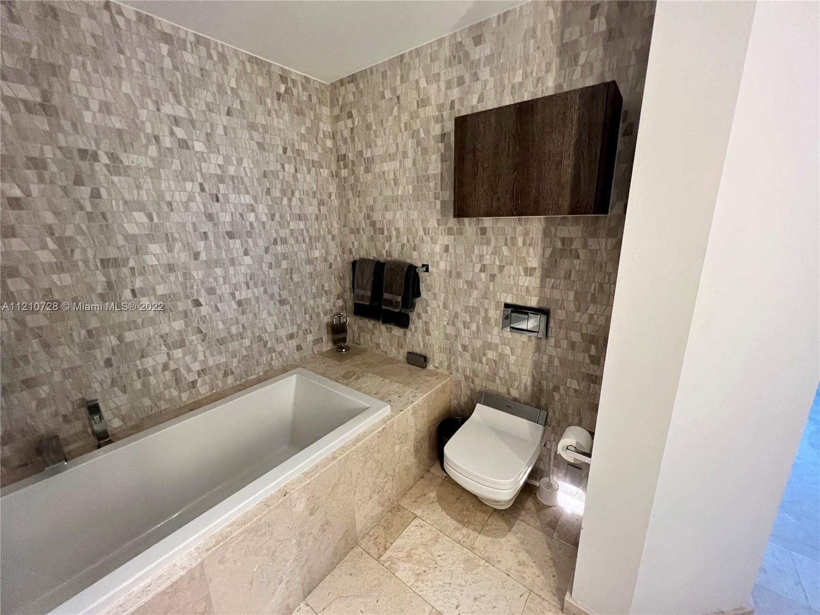 68 Southeast 6th Street, Unit 2801 Miami, FL 33131 - Photo 38 of 40 a bathroom with a toilet and a sink