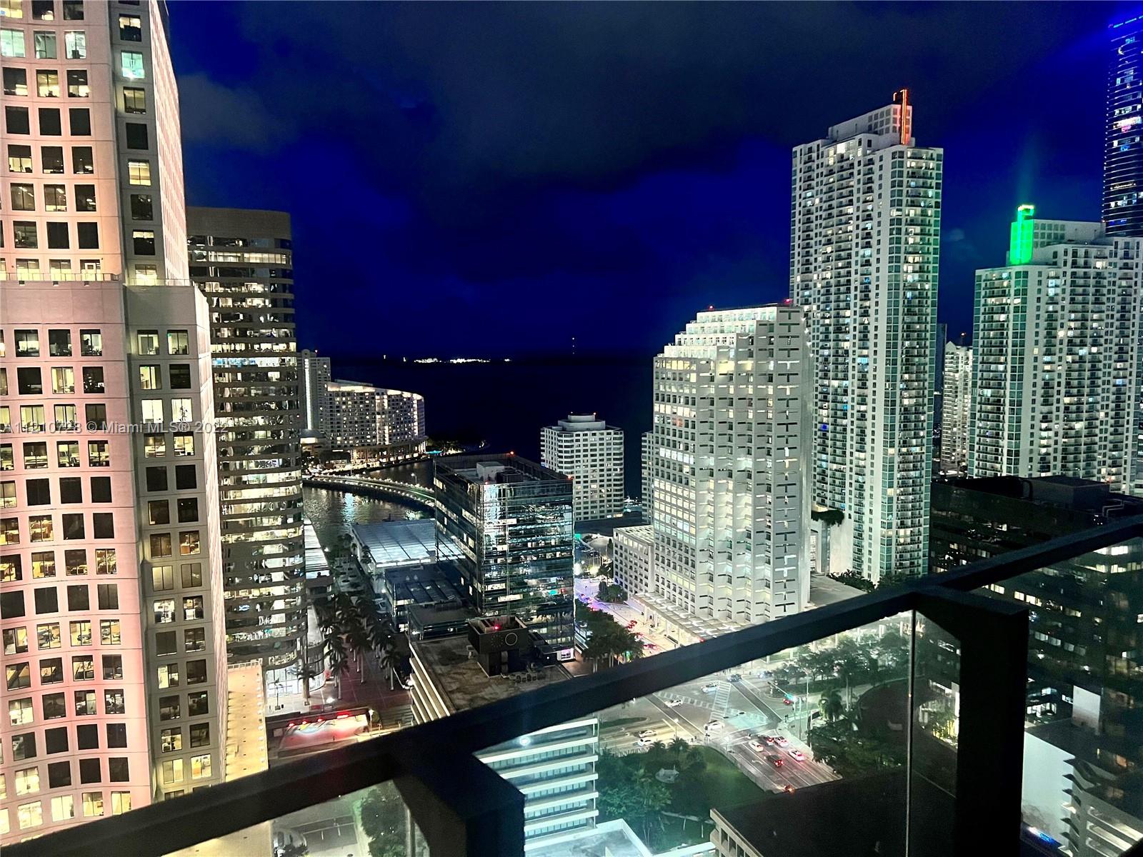 68 Southeast 6th Street, Unit 2801 Miami, FL 33131 - Photo 8 of 40