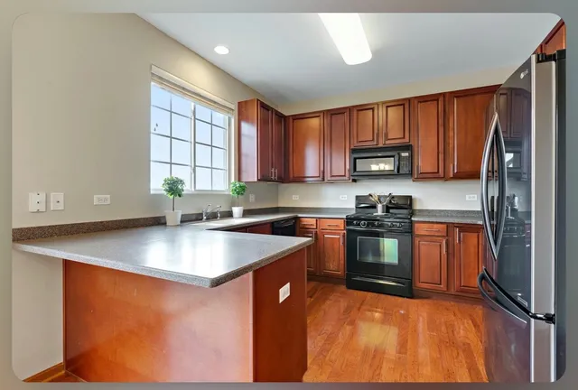 $2,700 | 81 Thomas Court, Grayslake, IL 60030