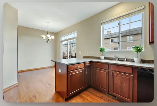 $2,700 | 81 Thomas Court, Grayslake, IL 60030