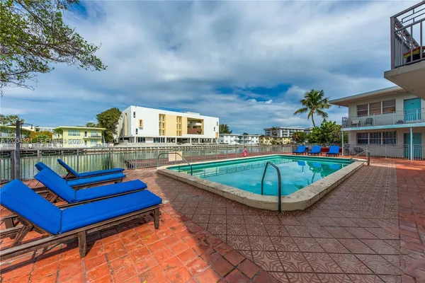 $2,800 | 1255 Marseille Drive, Unit 25, Miami Beach, FL 33141