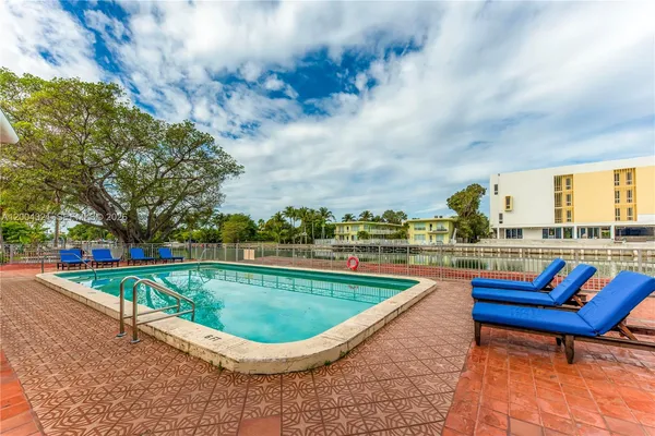 $2,800 | 1255 Marseille Drive, Unit 25, Miami Beach, FL 33141