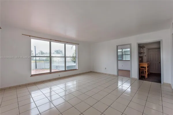 $2,800 | 1255 Marseille Drive, Unit 25, Miami Beach, FL 33141