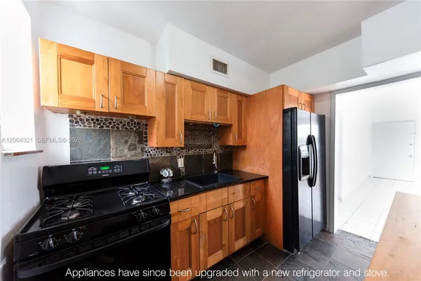 $2,800 | 1255 Marseille Drive, Unit 25, Miami Beach, FL 33141