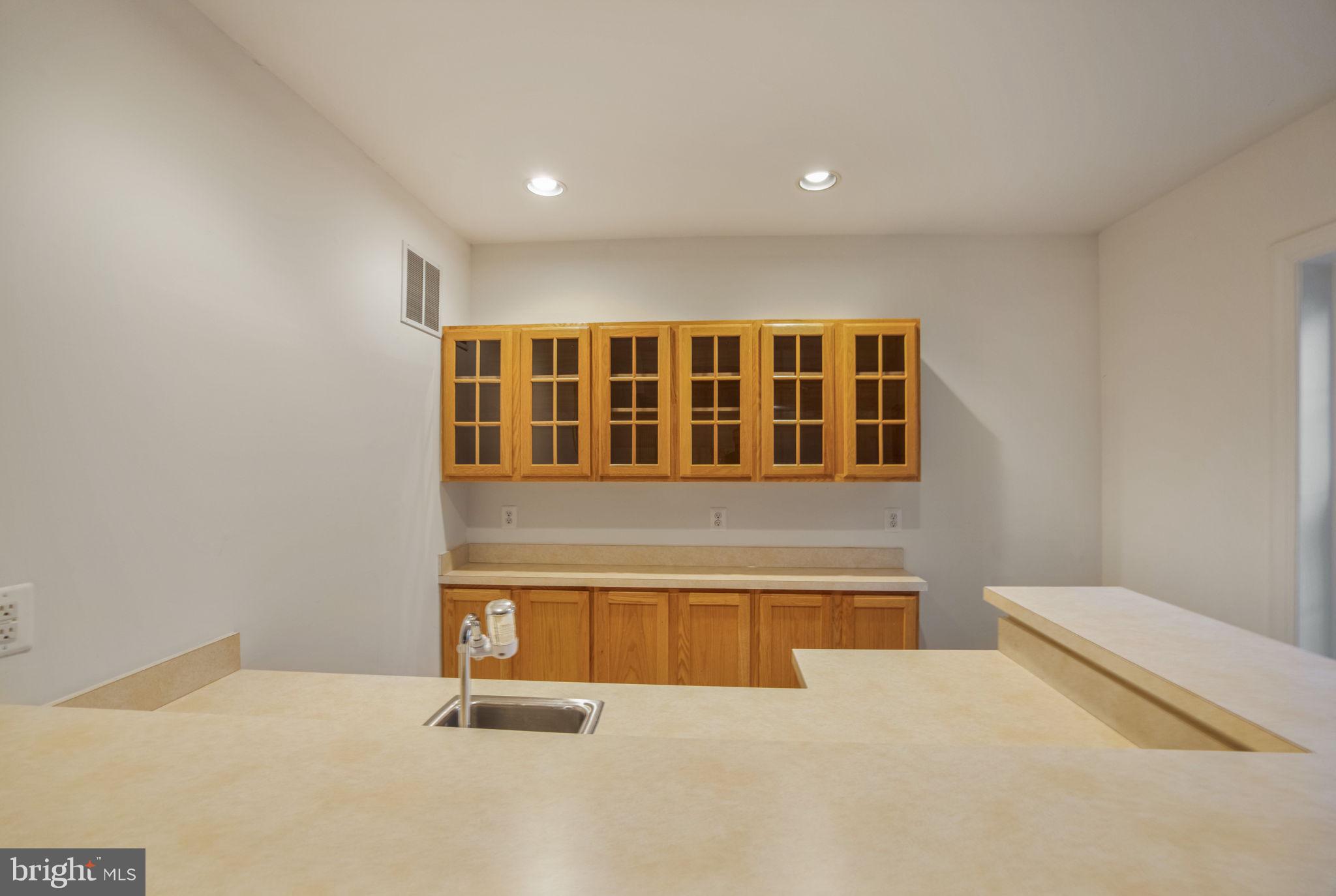 2000 Gresham Lane Davidsonville, MD 21035 - Photo 29 of 34 Bar