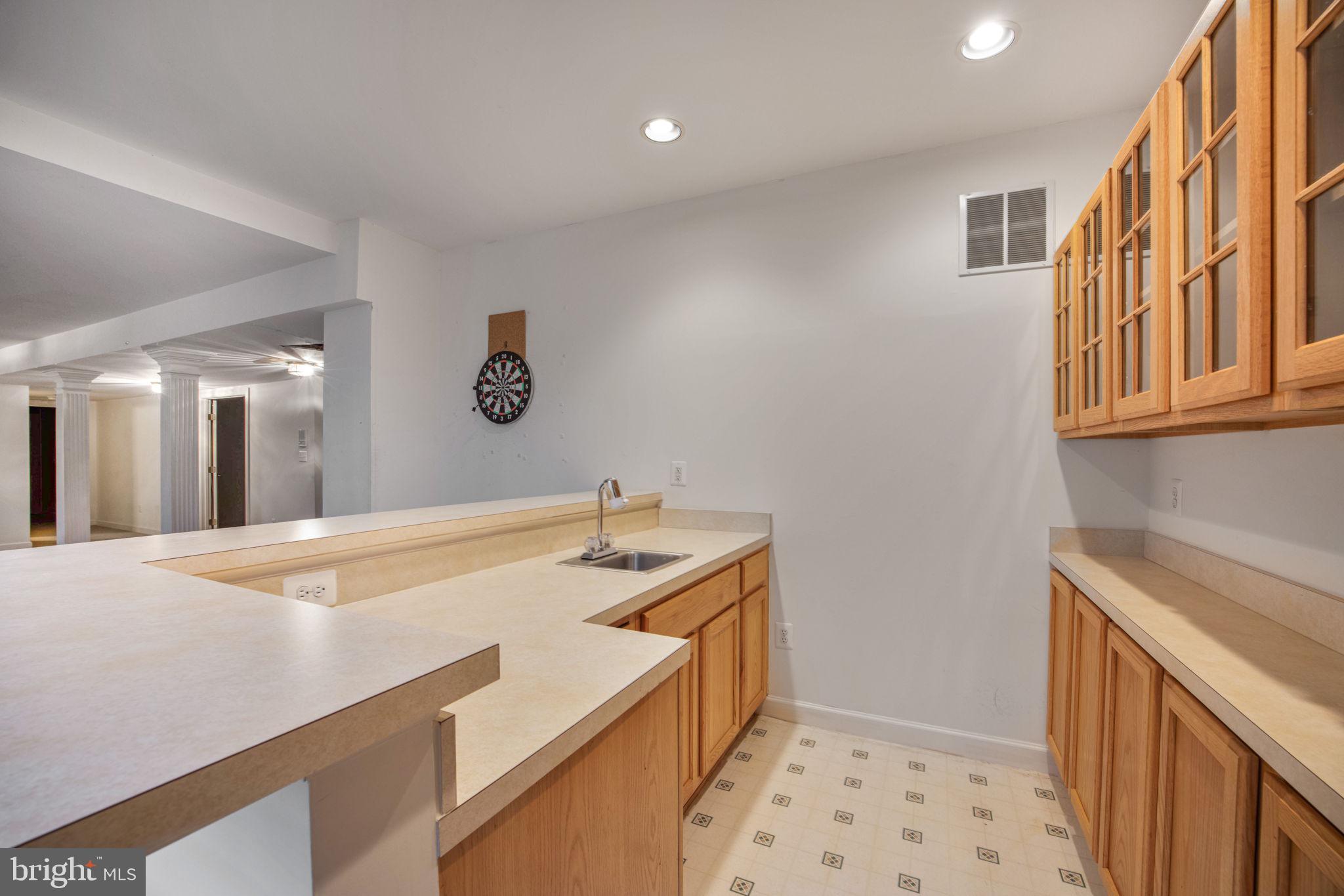 2000 Gresham Lane Davidsonville, MD 21035 - Photo 30 of 34 Bar